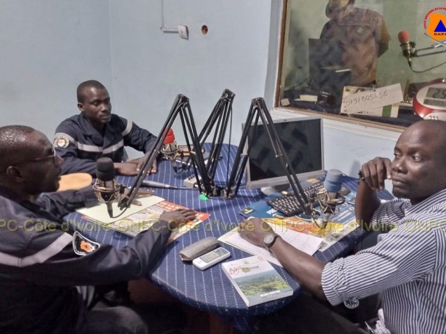 DIMBOKRO : LES POMPIERS CIVILS A LA RADIO « LA VOIX DU N’ZI » POUR UNE SENSIBILISATION SUR LES INONDATIONS