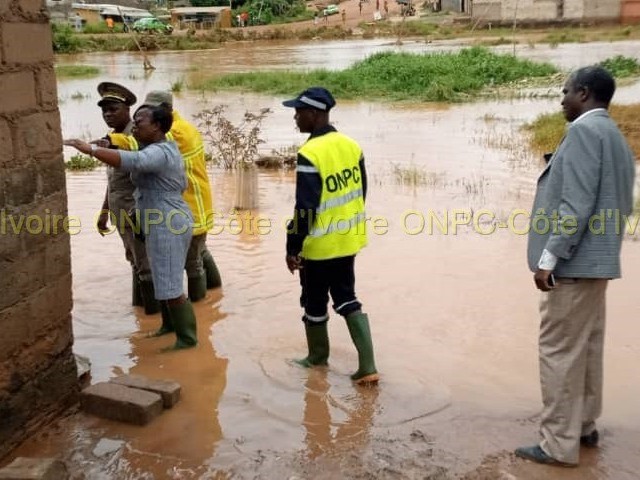 INONDATION A DALOA : LES POMPIERS CIVILS SAUVENT 103 PERSONNES
