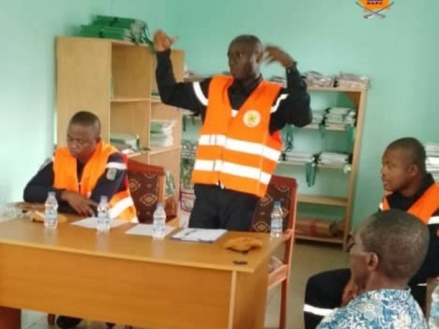 FEUX DE BROUSSE : LES POMPIERS CIVILS ECHANGENT AVEC LES AGENTS DU MINISTERE DE L’AGRICULTURE  A AGBOVILLE