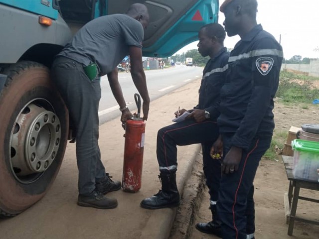 ABOISSO : LES POMPIERS CIVILS DU SUD-COMOE SENSIBILISENT LES CONDUCTEURS
