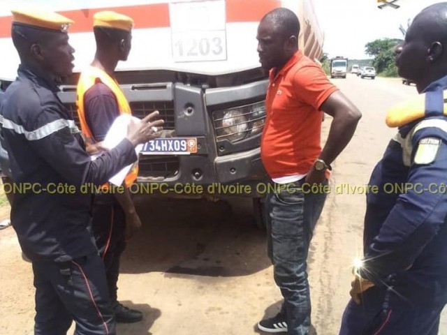 SENSIBILISATION SUR LES TMD A DABOU : LES POMPIERS CIVILS VISITENT DES AGENTS DE LA SOTRASO