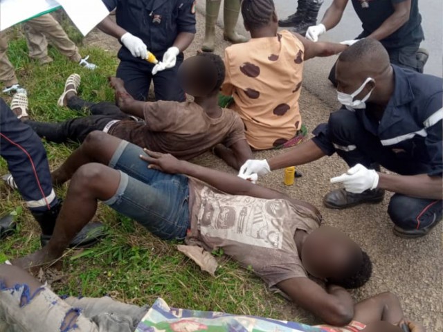 ABENGOUROU : LES FREINS DE SON VEHICULE LACHENT, LE CONDUCTEUR ET SES PASSAGERS SE RETROUVENT DANS LE DECOR