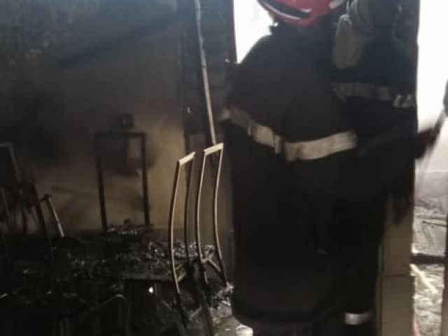 UNE CHAMBRE ET UN SALON TOTALEMENT DETRUITS DANS L’INCENDIE D’UN APPARTEMENT A MAN