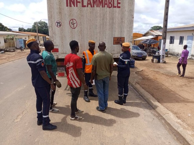 MANKONO : UN CONDUCTEUR ET SES APPRENTIS SENSIBILISES SUR LE TRANSPORT DE MARCHANDISES DANGEREUSES (TMD)     