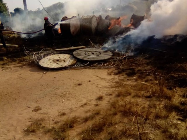 DES CABLES ELECTRIQUES MANQUENT DE CRÉER UN VASTE INCENDIE A MAN