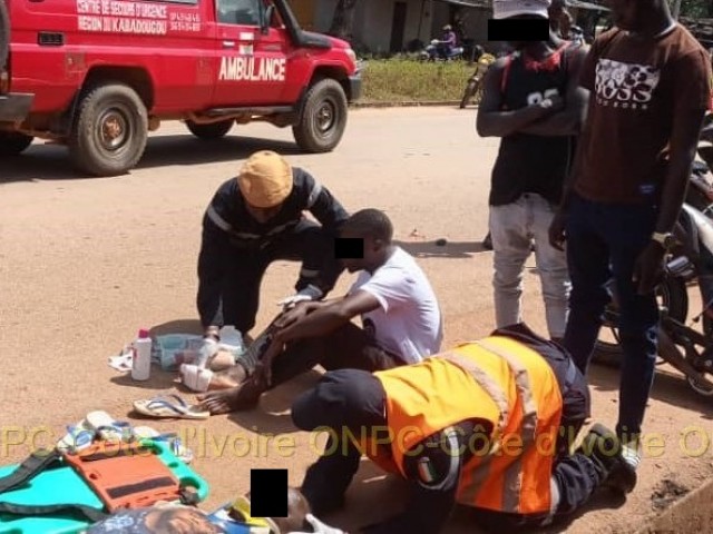 LES POMPIERS CIVILS DU KABADOUGOU AU SECOURS DE VICTIMES D’UN ACCIDENT DE LA ROUTE ET DE FEU DE GAZ A ODIENNE