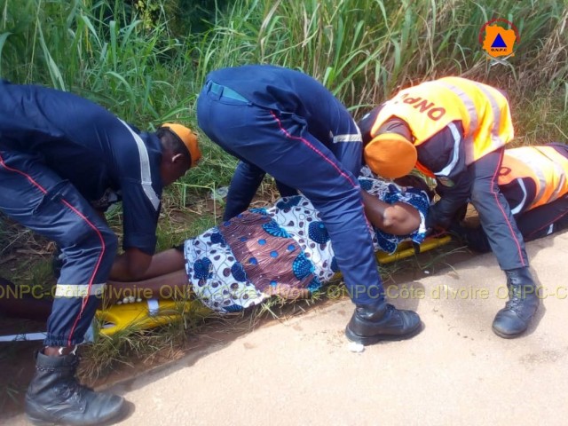 LES POMPIERS CIVILS DES GRANDS-PONTS ET DU GOH SUR LES LIEUX DE DEUX ACCIDENTS