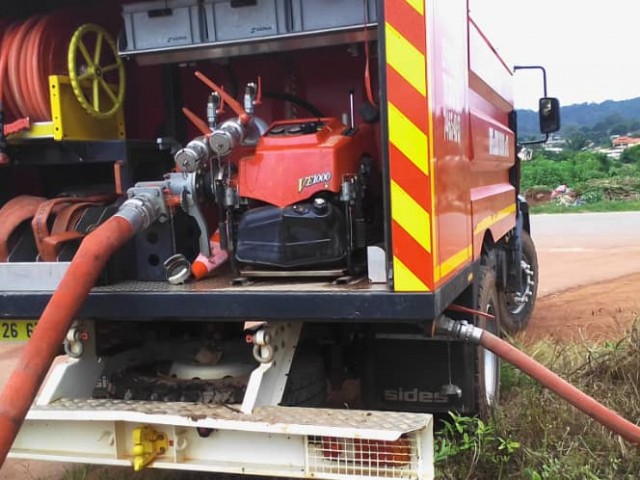 OUANGOLODOUGOU : UN CAMION CITERNE SE RENVERSE AVEC 45.000 LITRES DE GAZOIL