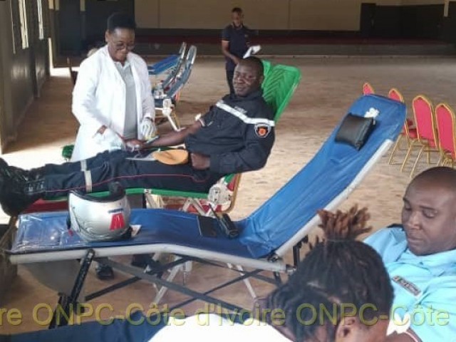 LES POMPIERS CIVILS DU TCHOLOGO, HAMBOL ET BAGOUE PARTICIPENT A UNE OPERATION DE DON DE SANG