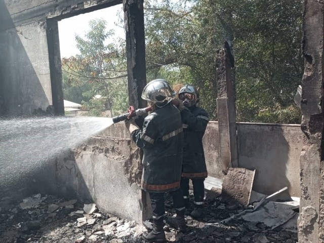 LES POMPIERS CIVILS DU KABADOUGOU FACE A UN INCENDIE ET UN ACCIDENT