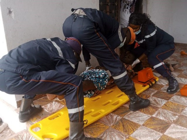 LES POMPIERS CIVILS PORTENT SECOURS A DEUX PERSONNES EN DETRESSE A TOUBA ET AGBOVILLE