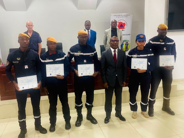 FIN DE STAGE DE PREVENTION : LES POMPIERS CIVILS RECOIVENT LEURS DIPLOMES
