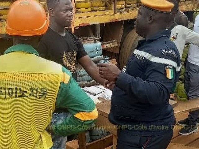 ABENGOUROU : SENSIBILISATION POUR DES CONDUCTEURS DE CAMIONS CITERNES ET LE PERSONNEL DE 5 DEPOTS DE GAZ ET SUPERETTE