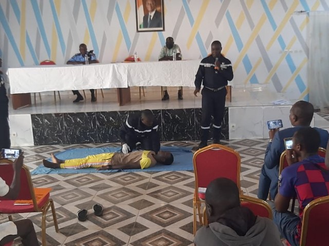 LES POMPIERS CIVILS DU BAFING PARTICIPENT A UNE CAMPAGNE DE SENSIBILISATION SUR LA SECURITE ROUTIERE