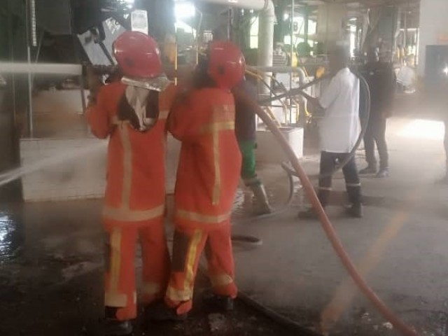 DABOU : LES POMPIERS CIVILS PARTICIPENT A UN EXERCICE DE SIMULATION DANS UNE SOCIETE A GRAND-BOUBOURY