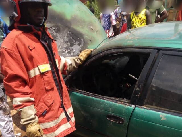 AGBOVILLE : UN TAXI COMMUNAL DETRUIT EN PARTIE PAR LE FEU