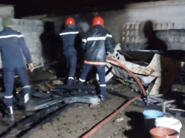 LES POMPIERS CIVILS INTERVIENNENT SUR UN FEU D’HABITATION ET DE BARAQUE A MANKONO ET DIVO