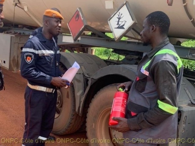 DABOU : LES POMPIERS CIVILS DES GRANDS-PONTS SENSIBILISENT SUR LE TRANSPORT DE MARCHANDISES DANGEREUSES (TMD)