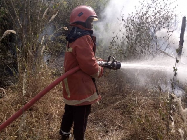 UN ACCIDENT DE LA CIRCULATION ET UN INCENDIE ONT NECESSITE L’INTERVENTION DES POMPIERS CIVILS A ABENGOUROU