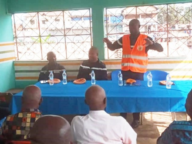 DES TRANSPORTEURS ET RESPONSABLES SYNDICAUX DES TRANSPORTEURS D'AGBOVILLE SENSIBILISES