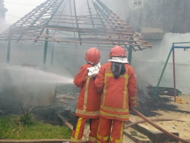 DABOU : LES SOLDATS DU FEU DES GRANDS-PONTS ETEIGNENT UN INCENDIE DANS UN DOMICILE