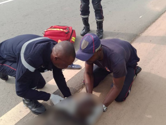 UN MOTOCYCLISTE PERCUTE ET UN JOUEUR BLESSE PRIS EN CHARGE PAR LES POMPIERS CIVILS A ABENGOUROU ET MAN