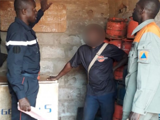 LES POMPIERS CIVILS L’INDENIE-DJUABLIN ET DE SAN PEDRO VISITENT DES MAGASINS DE GAZ