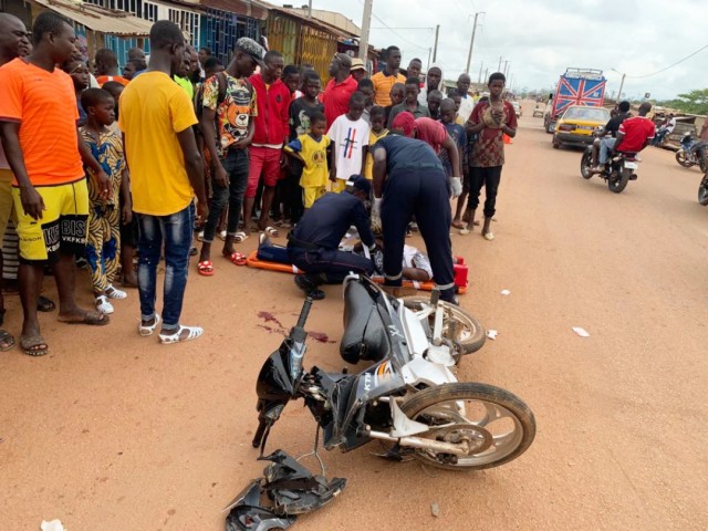 UN ENFANT PERCUTE PAR UN MOTOCYCLISTE A GAGNOA ET UNE FAMILLE PERCUTE LE BARRAGE DU CORRIDOR A ABENGOUROU