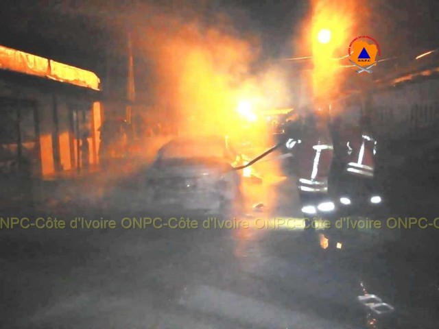 GRAND-BASSAM : LES POMPIERS CIVILS VIENNENT A BOUT D’UN INCENDIE
