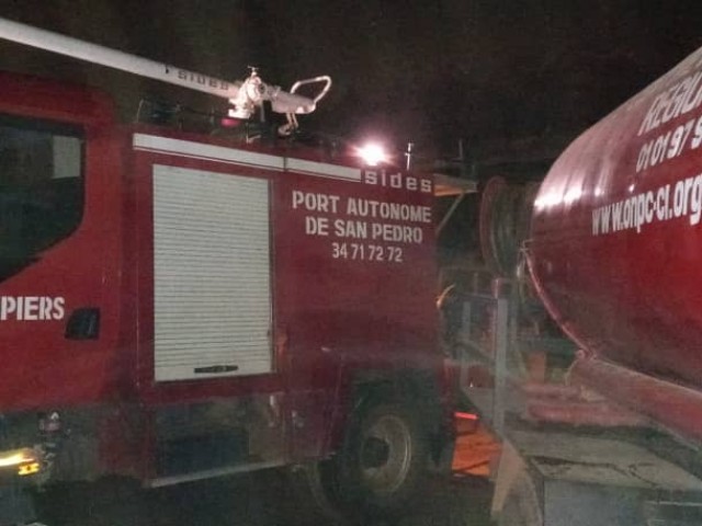 SAN PEDRO : L’INCENDIE D’UNE USINE MAITRISE PAR LES POMPIERS CIVILS DE SAN PEDRO