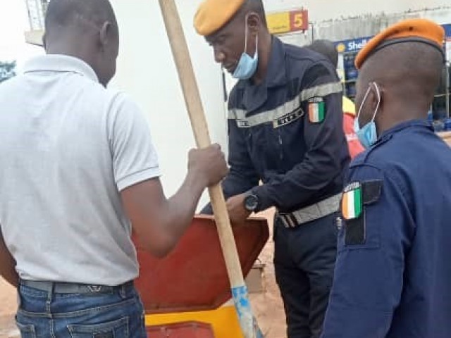 SENSIBILISATION/SECURITE INCENDIE : 04 STATIONS SERVICE VISITEES PAR LES POMPIERS CIVILS A DAOUKRO