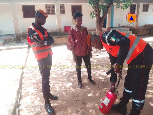 FERKESSEDOUGOU : LES EMPLOYES DE 04 RECEPTIFS HOTELIERS SENSIBILISES SUR LA SECURITE INCENDIE PAR LES POMPIERS CIVILS