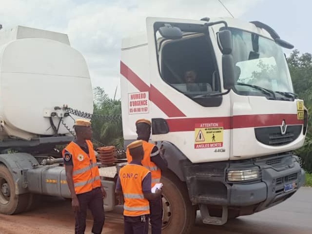 DIVO : 09 TRANSPORTEURS D’HYDROCARBURES INSTRUITS SUR LA SECURITE INCENDIE ET SUR LE TRANSPORT DE MARCHANDISES DANGEREUSES (TMD)