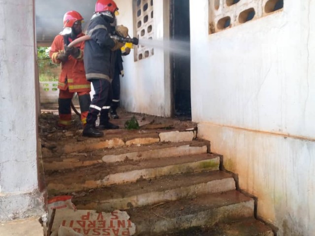 DABOU : L’INCENDIE D’UN ETABLISSEMENT SCOLAIRE MAITRISE PAR LES POMPIERS CIVILS