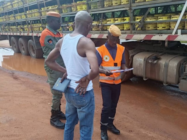 DIVO : 06 CONDUCTEURS DE CAMIONS INFORMES DES DANGERS LIES AU TRANSPORT DE MARCHANDISES DANGEREUSES