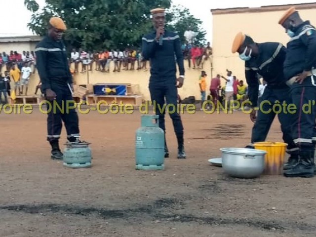 ABENGOUROU : LES POMPIERS CIVILS SENSIBILISENT SUR LA SECURITE INCENDIE