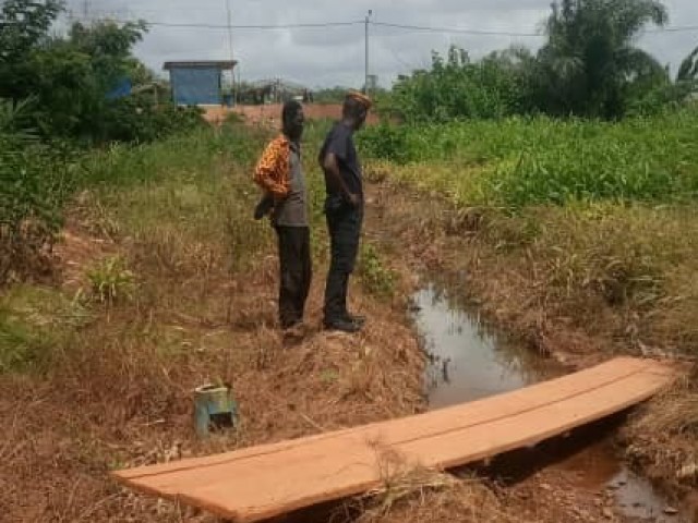 DAOUKRO : LES POMPIERS CIVLILS DU CENTRE DE SECOURS D’URGENCE DE L’IFFOU VISITENT LES ZONES A RISQUE