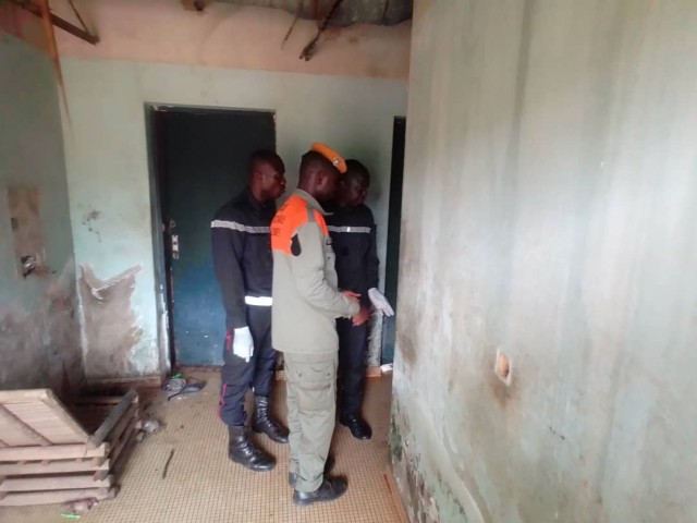LES POMPIERS CIVILS PRENNENT EN CHARGE 2 MALADES A DIMBOKRO ET KATIOLA