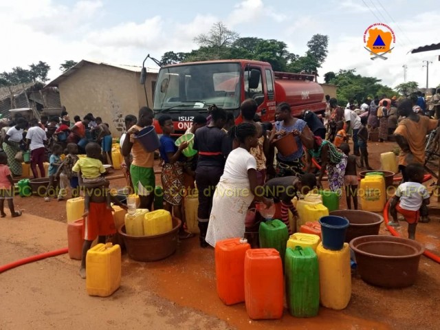 EAU POTABLE : LES POMPIERS CIVILS DE L’IFFOU ASSISTENT LE VILLAGE DE BENANOU