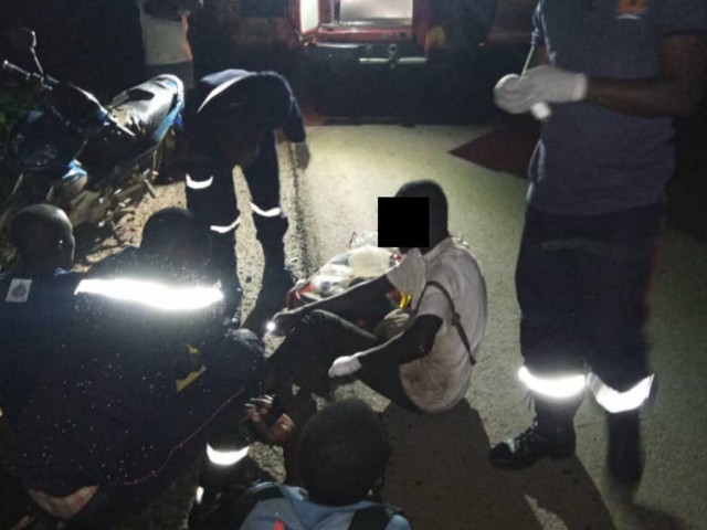 ABOISSO : UN CONDUCTEUR DE TRICYCLE PERD LE CONTROLE DE SON ENGIN, PERCUTE UN MUR ET BLESSE 04 PERSONNES