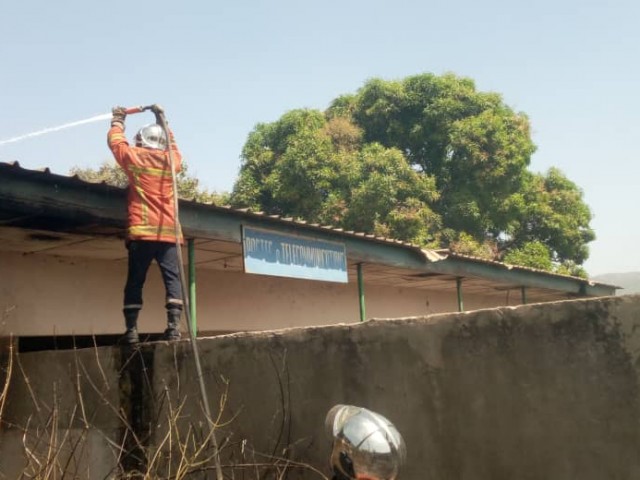 TIEME: L’ANCIENNE POSTE EN FEU LES POMPIERS CIVILS INTERVIENNENT