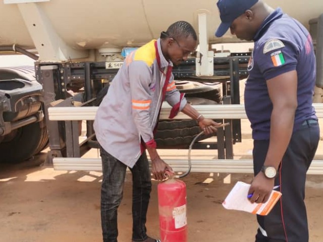 TOUBA : LES POMPIERS CIVILS SENSIBILISENT SUR LE TRANSPORT DE MARCHANDISES DANGEREUSES