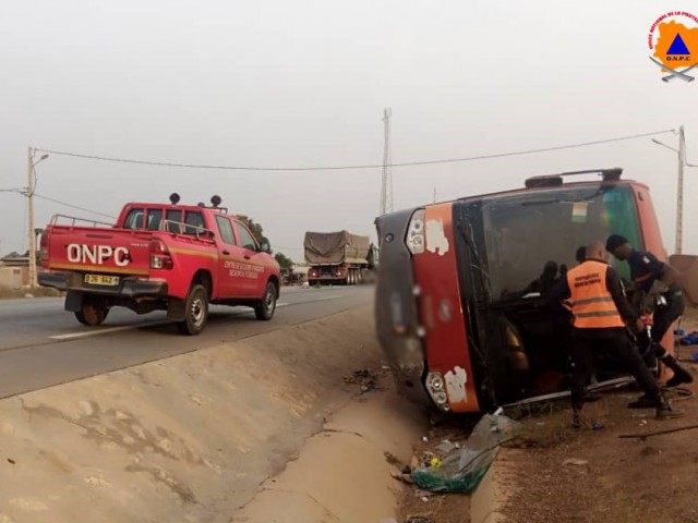 FERKESSEDOUGOU : 01 MORT ET 26  BLESSES DANS UNE SORTIE DE ROUTE D’UN CAR DE TRANSPORT EN COMMUN