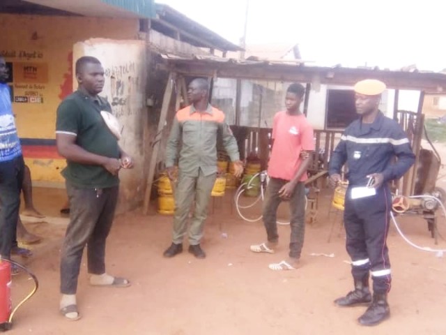 DALOA / SECURITE-INCENDIE : LES POMPIERS CIVILS SENSIBILISENT LES PROPRIETAIRES ET GERANTS DES DEPOTS DE GAZ SUR L’UTILISATION DES EXTINCTEURS