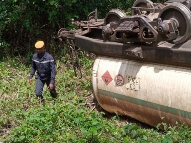 AGBOVILLE : UN TRAIN DE TRANSPORT DE CARBURANT DERAIILE AVEC 144.000 LITRES D'HYDROCARBURE