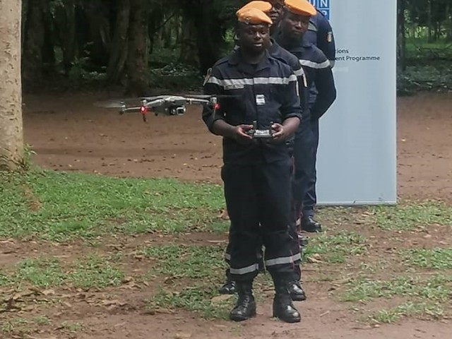 APPRENTISSAGE DE PILOTAGE DE DRONES REUSSI POUR LES POMPIERS CIVILS