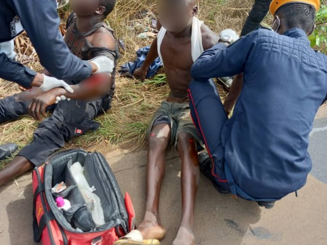 BONDOUKOU : UN MOTOCYCLISTE DEMONTRE SES PROUESSES DE MOTARD ET PROVOQUE UN CARAMBOLAGE ET DES BLESSES