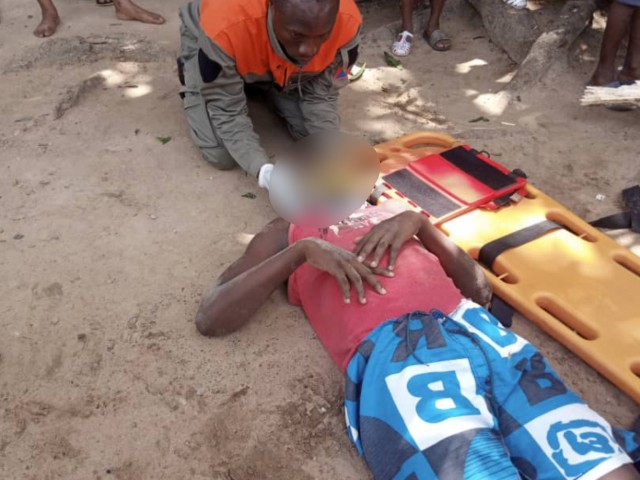 DIVO: UN JEUNE HOMME TOMBE D’UN ARBRE PRIS EN CHARGE PAR LES POMPIERS CIVILS