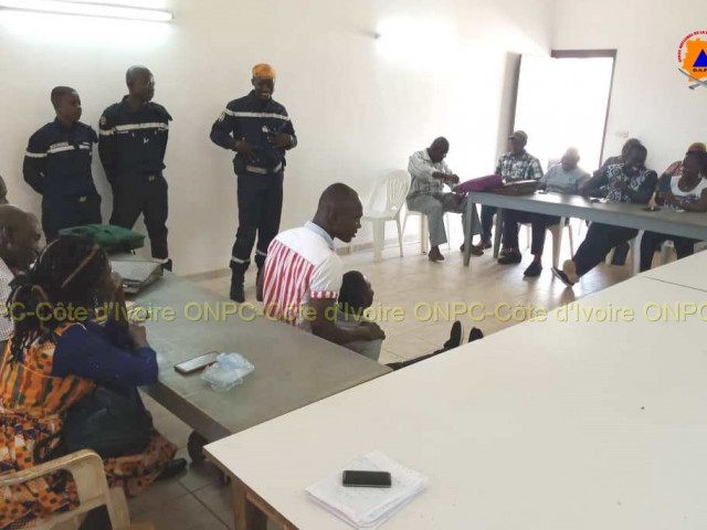 DIMBOKRO / SENSIBILISATION : LES POMPIERS CIVILS RENCONTRENT LE PERSONNEL DU COLLEGE N’ZI COMOE