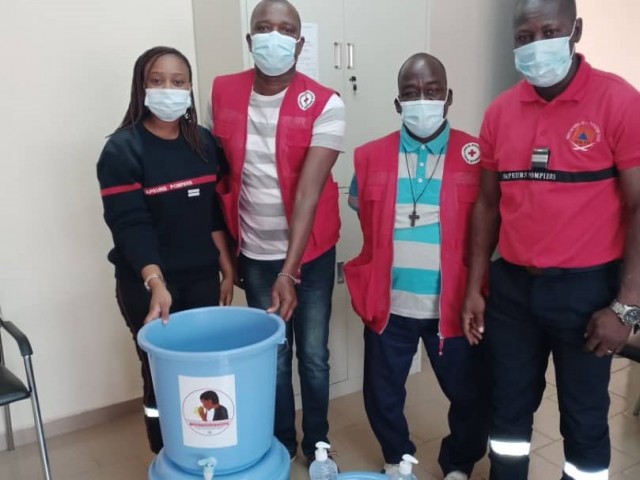 ABENGOUROU : UNE DELEGATION DE LA CROIX ROUGE REND VISITE AUX POMPIERS CIVILS